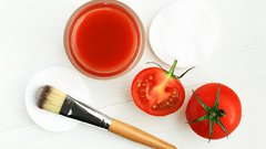 Tomato face mask for natural beauty care.
