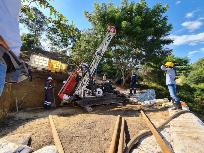 Drill rig set up at Tesorito Drill Pad #1.